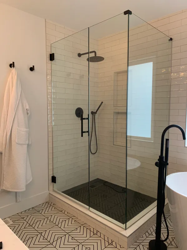 Black clamp shower
